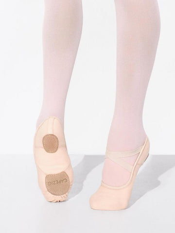Capezio Hanami Canvas Ballet Shoe Light Pink dancer en demi 