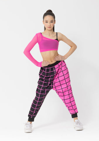 Dance model wearing Studio 7 Hot Pink Geo Print Harem Pants front view